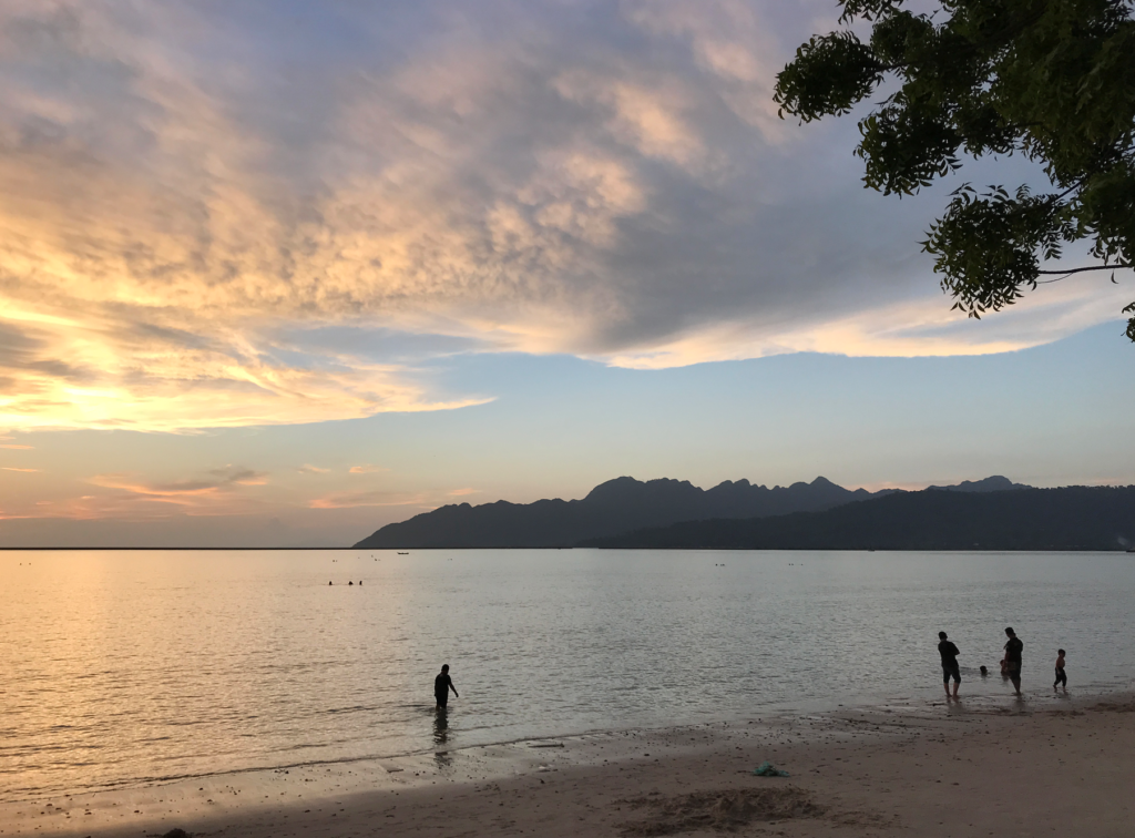 Interns’ spectacular sunset observation at Tanjung Rhu beach