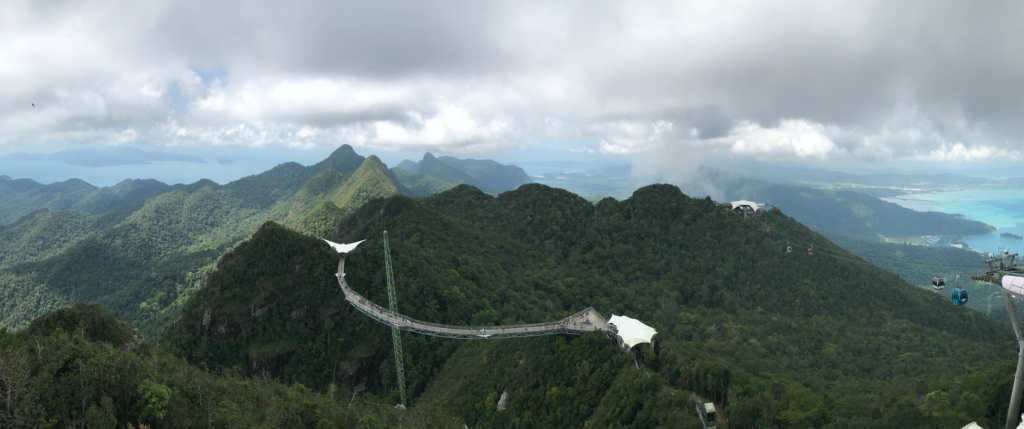 Thrilling experience of interns in Sky Bridge at the top of mountain